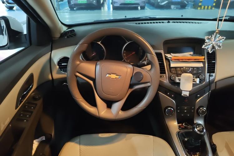 Used Chevrolet Cruze 2015 1.5L Classic SE MT Steering Wheel