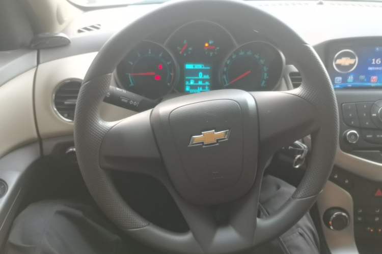 Used Chevrolet Cruze 2015 1.5L Classic SL MT Steering Wheel