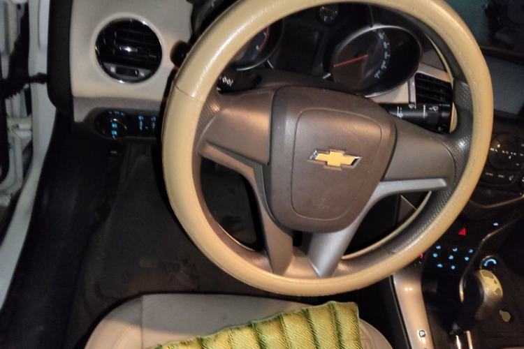 Used Chevrolet Cruze 2015 1.5L Classic SE AT Steering Wheel