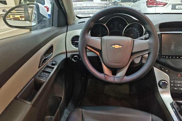 Used Chevrolet Cruze 2015 1.5L Classic SL MT Steering Wheel