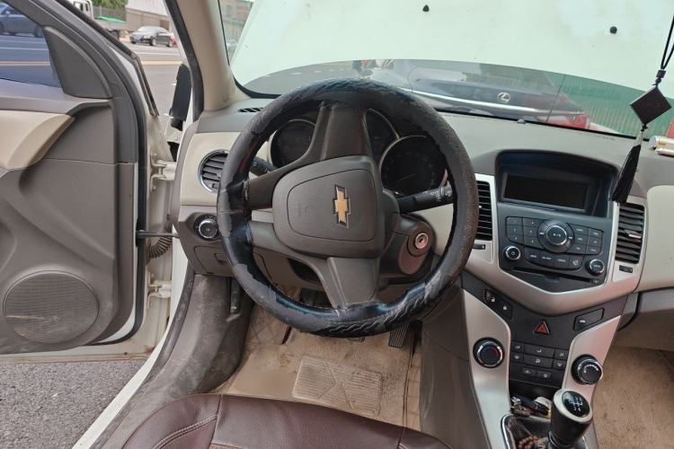 Used Chevrolet Cruze 2015 1.5L Classic SL MT Steering Wheel