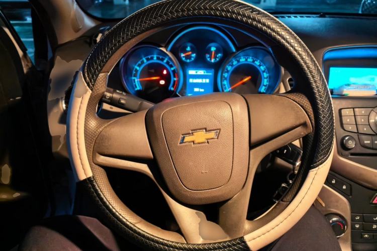 Used Chevrolet Cruze 2015 1.5L Classic SL MT Steering Wheel