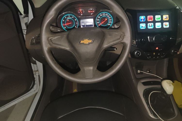 Used Chevrolet Cruze 2015 1.5L Manual Fashion Edition Steering Wheel