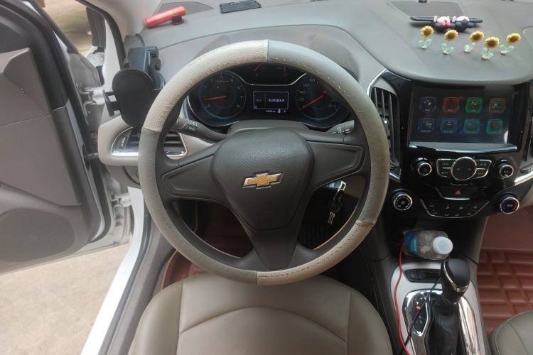 Used Chevrolet Cruze 2015 1.5L Automatic Fashion Navigation Edition Steering Wheel