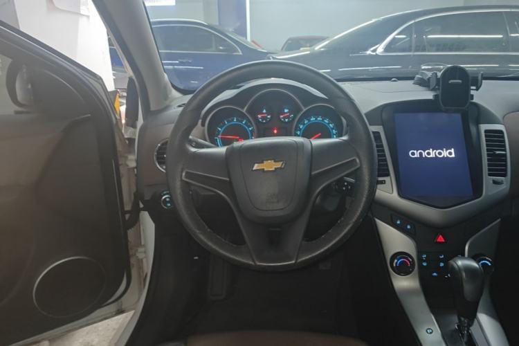 Used Chevrolet Cruze 2015 Hatchback 1.6L Automatic Comfort Edition Steering Wheel