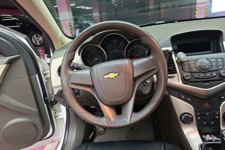 Used Chevrolet Cruze 2015 1.5L Classic SL MT Steering Wheel