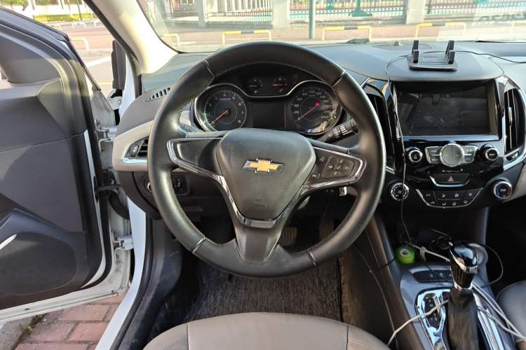 Used Chevrolet Cruze 2015 1.4T DCG Luxury Edition Steering Wheel