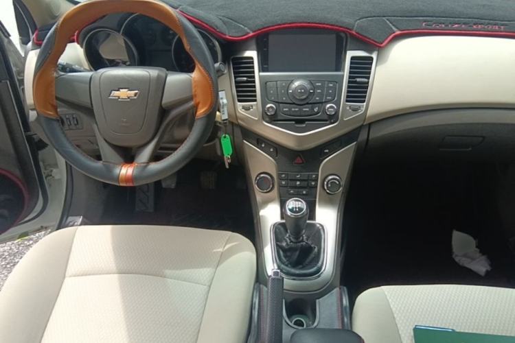 Used Chevrolet Cruze 2015 1.5L Classic SL MT Steering Wheel