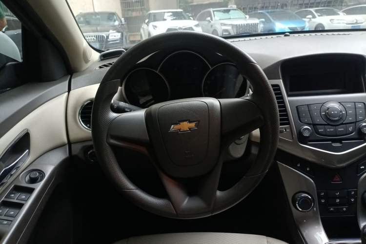 Used Chevrolet Cruze 2015 1.5L Classic SE MT Steering Wheel