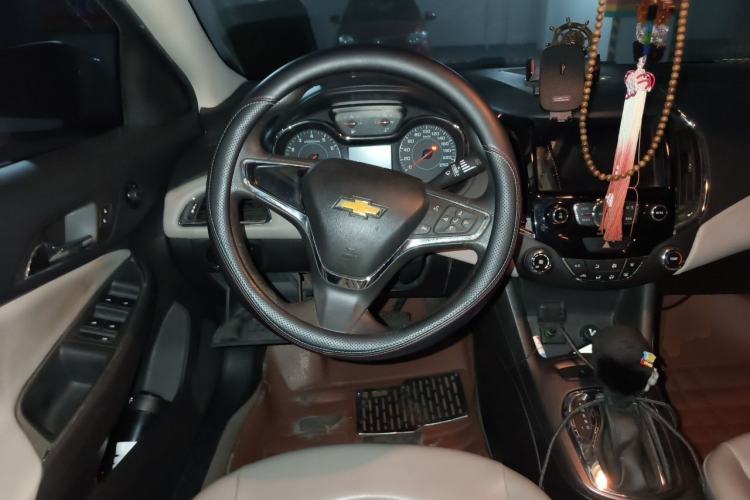 Used Chevrolet Cruze 2015 1.5L Automatic Luxury Edition Steering Wheel