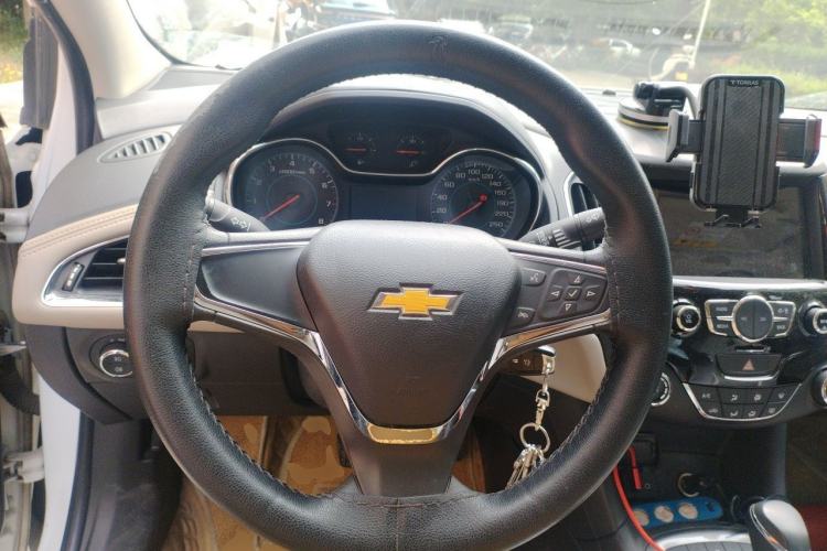 Used Chevrolet Cruze 2015 1.5L Automatic Luxury Edition Steering Wheel