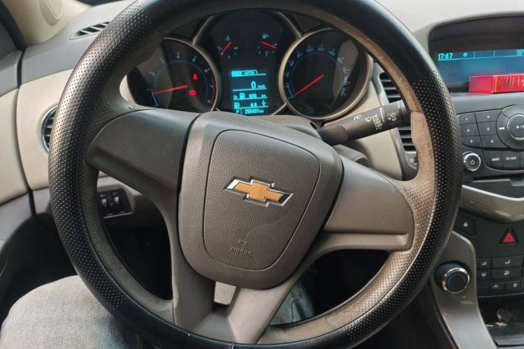 Used Chevrolet Cruze 2015 1.5L Classic SE AT Steering Wheel