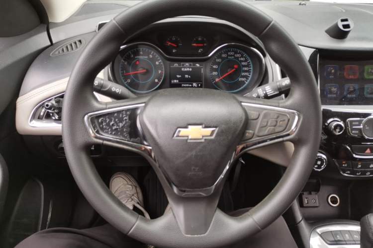 Used Chevrolet Cruze 2015 1.5L Automatic Luxury Edition Steering Wheel