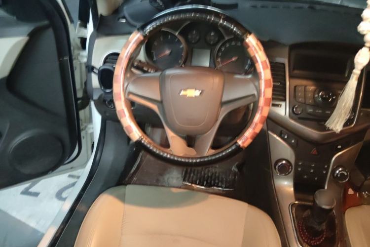 Used Chevrolet Cruze 2015 1.5L Classic SE MT Steering Wheel