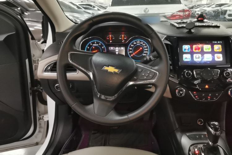 Used Chevrolet Cruze 2015 1.5L Automatic Luxury Edition Steering Wheel