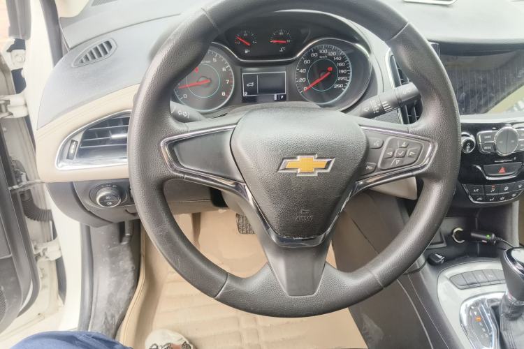 Used Chevrolet Cruze 2015 1.5L Automatic Luxury Edition Steering Wheel