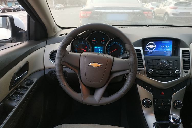 Used Chevrolet Cruze 2015 1.5L Classic SL MT Steering Wheel