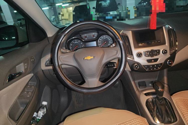 Used Chevrolet Cruze 2015 1.5L Automatic Fashion Navigation Edition Steering Wheel