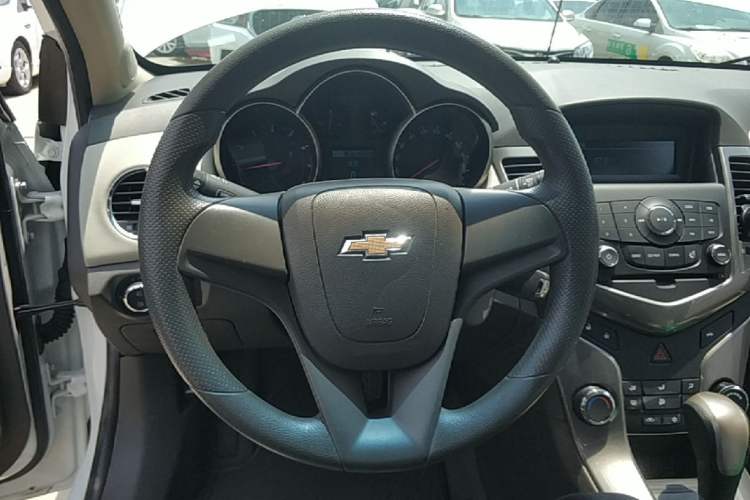 Used Chevrolet Cruze 2015 1.5L Classic SE AT Steering Wheel