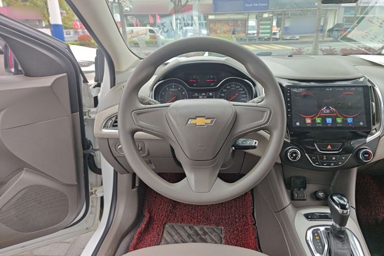 Used Chevrolet Cruze 2015 1.5L Automatic Fashion Navigation Edition Steering Wheel