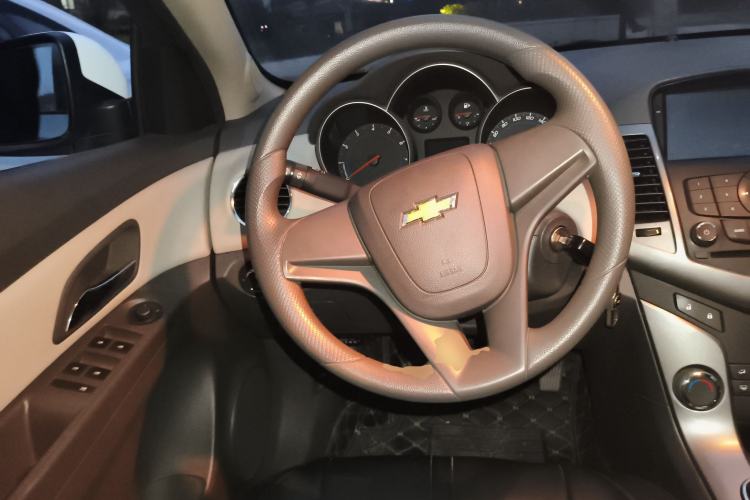 Used Chevrolet Cruze 2015 1.5L Classic SE MT Steering Wheel