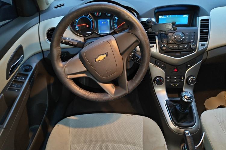 Used Chevrolet Cruze 2015 1.5L Classic SL MT Steering Wheel