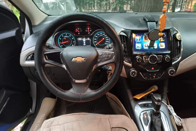 Used Chevrolet Cruze 2015 1.5L Automatic Luxury Edition Steering Wheel