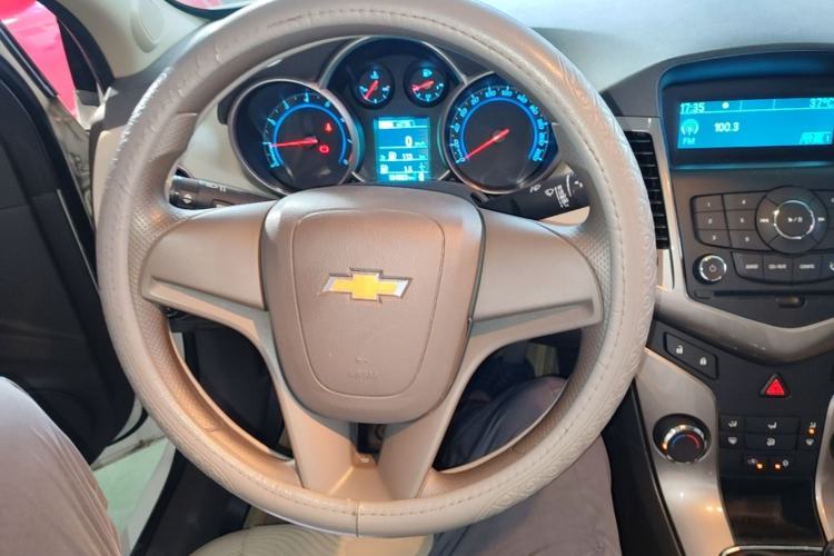 Used Chevrolet Cruze 2015 1.5L Classic SE MT Steering Wheel
