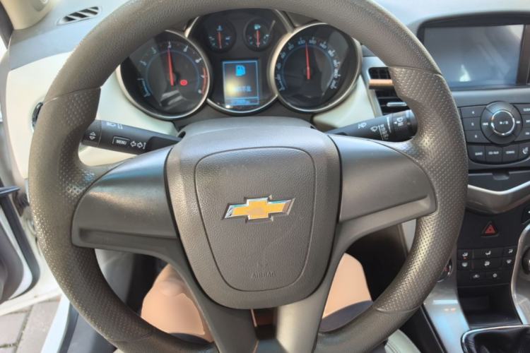 Used Chevrolet Cruze 2015 1.5L Classic SE MT Steering Wheel