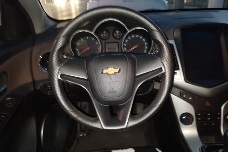 Used Chevrolet Cruze 2015 Hatchback 1.6L Manual Comfort Edition Steering Wheel