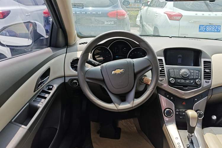 Used Chevrolet Cruze 2015 1.5L Classic SE AT Steering Wheel