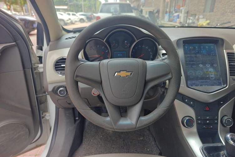 Used Chevrolet Cruze 2015 1.5L Classic SL MT Steering Wheel