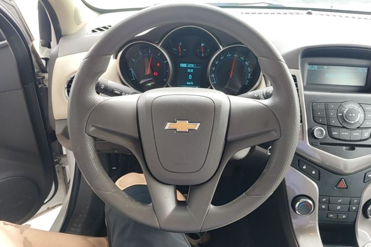 Used Chevrolet Cruze 2015 1.5L Classic SE MT Steering Wheel