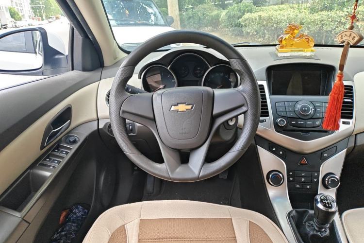 Used Chevrolet Cruze 2015 1.5L Classic SL MT Steering Wheel