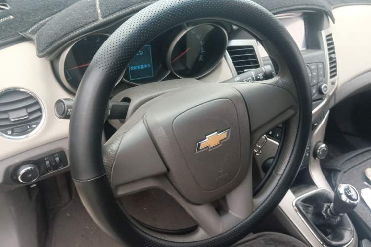 Used Chevrolet Cruze 2015 1.5L Classic SL MT Steering Wheel