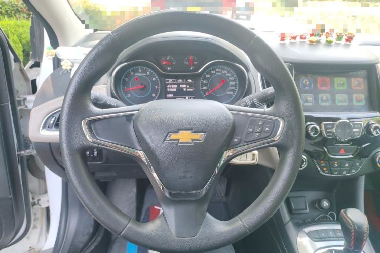 Used Chevrolet Cruze 2015 1.5L Automatic Luxury Edition Steering Wheel