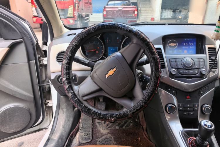 Used Chevrolet Cruze 2015 1.5L Classic SE MT Steering Wheel