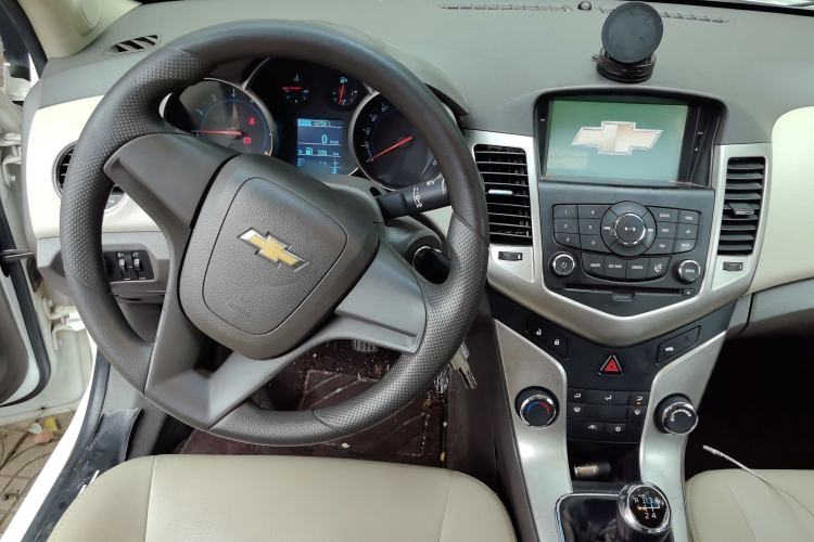 Used Chevrolet Cruze 2015 1.5L Classic SL MT Steering Wheel