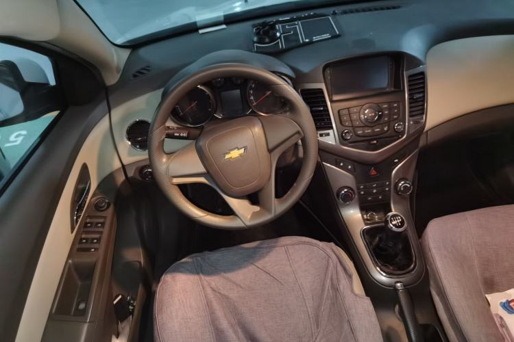 Used Chevrolet Cruze 2015 1.5L Classic SE MT Steering Wheel