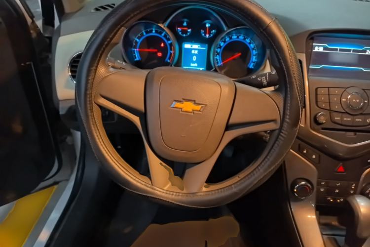 Used Chevrolet Cruze 2015 1.5L Classic SE AT Steering Wheel