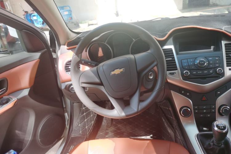 Used Chevrolet Cruze 2015 1.5L Classic SL MT Steering Wheel