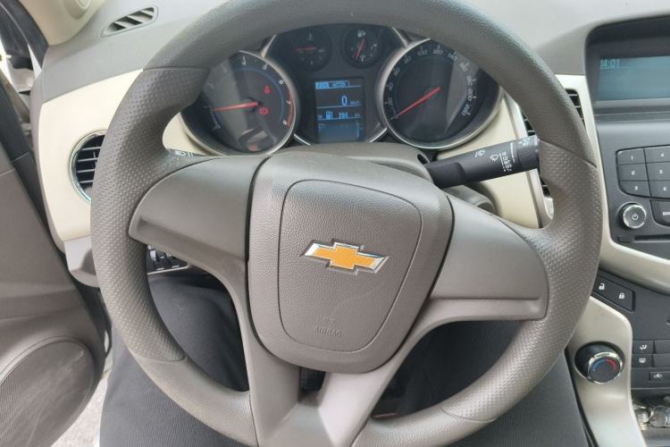 Used Chevrolet Cruze 2015 1.5L Classic SL MT Steering Wheel