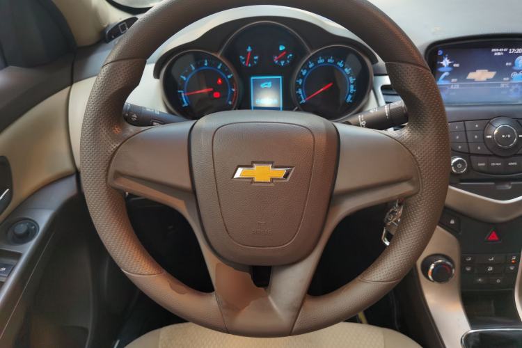 Used Chevrolet Cruze 2015 1.5L Classic SL MT Steering Wheel