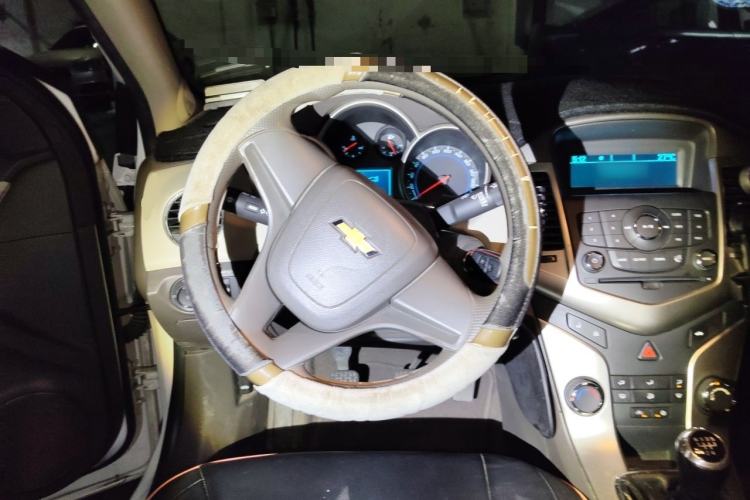 Used Chevrolet Cruze 2015 1.5L Classic SL MT Steering Wheel