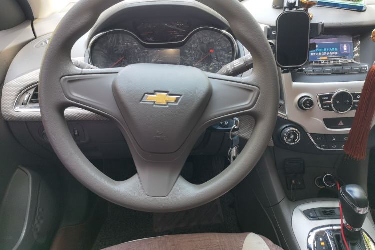 Used Chevrolet Cruze 2015 1.5L Automatic Fashion Navigation Edition Steering Wheel