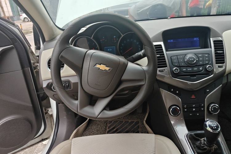 Used Chevrolet Cruze 2015 1.5L Classic SE MT Steering Wheel