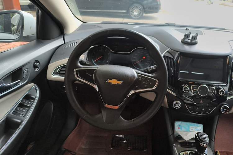 Used Chevrolet Cruze 2015 1.5L Automatic Luxury Edition Steering Wheel