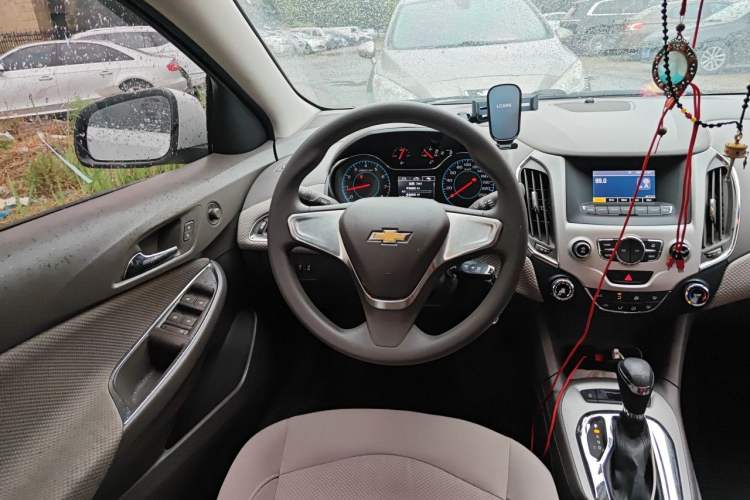 Used Chevrolet Cruze 2015 1.5L Automatic Fashion Navigation Edition Steering Wheel