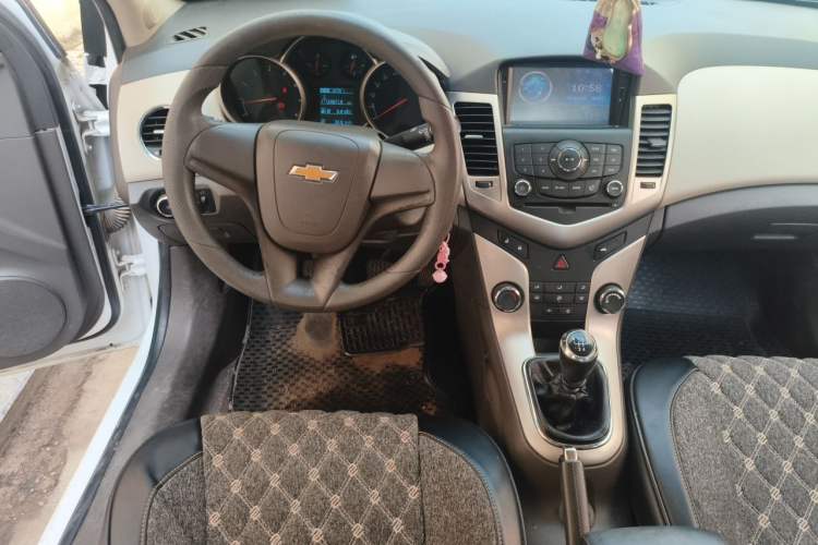 Used Chevrolet Cruze 2015 1.5L Classic SE MT Steering Wheel