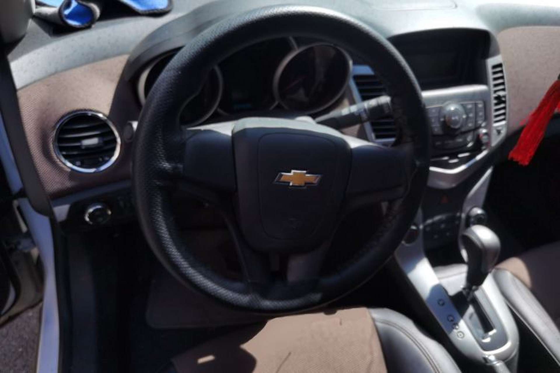 Used Chevrolet Cruze 2015 Hatchback 1.6L Automatic Comfort Edition Steering Wheel